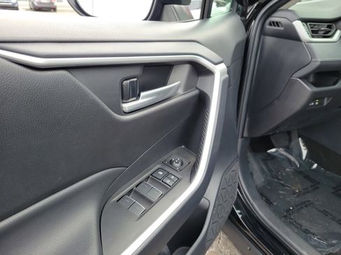Used 2025 Toyota RAV4 XLE image 18