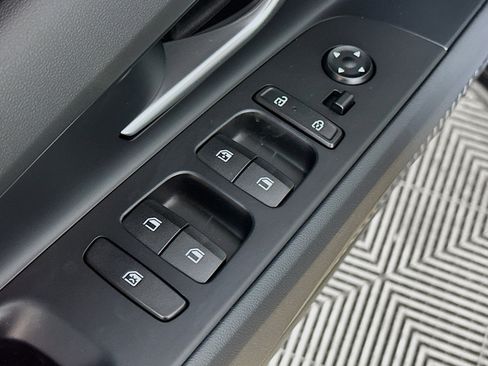 New 2026 Hyundai Elantra Limited FWD image 18
