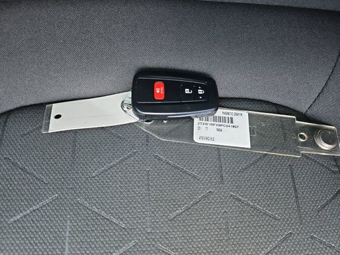 Used 2023 Toyota RAV4 XLE FWD image 15