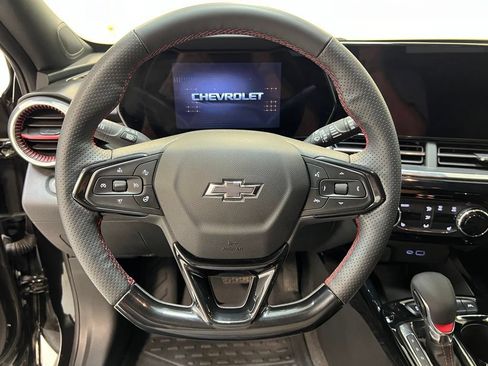Used 2025 Chevrolet Trax RS w/ Driver Confidence Package FWD image 19