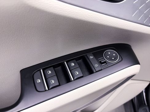 Used 2023 Kia Soul LX w/ LX Technology Package FWD image 16