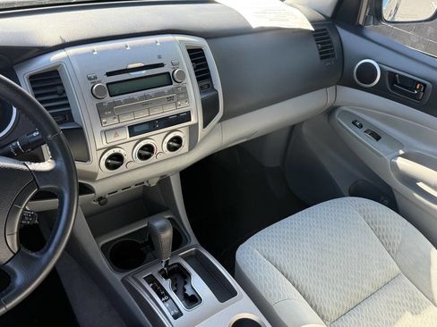 Used 2011 Toyota Tacoma PreRunner image 7