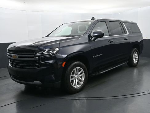 Used 2024 Chevrolet Suburban LT image 1