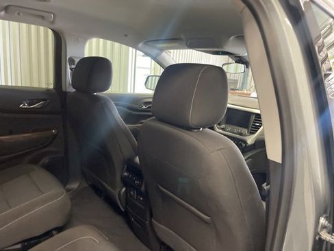 Used 2023 GMC Acadia SLE w/ Driver Convenience Package image 17