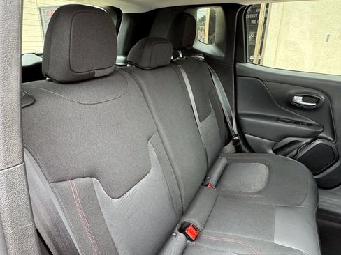 Used 2023 Jeep Renegade Trailhawk AWD/4WD image 20
