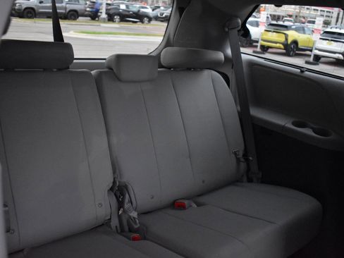 Used 2020 Toyota Sienna XLE image 44
