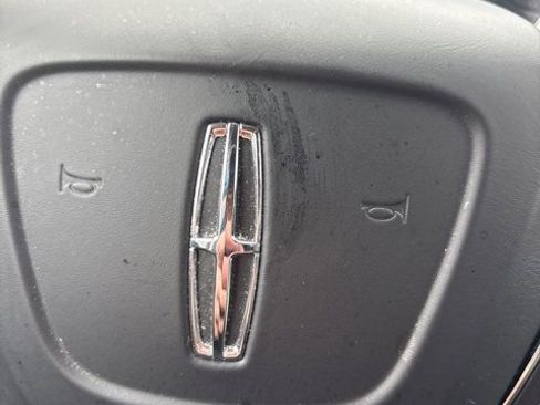 Used 2021 Lincoln Nautilus AWD image 17