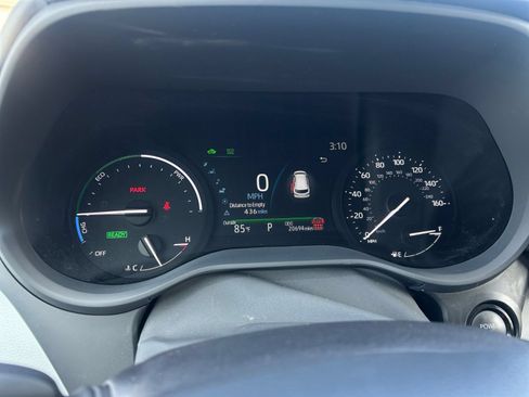 Used 2025 Toyota Sienna XLE FWD image 39