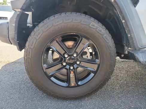 Used 2022 Jeep Wrangler Unlimited Sport AWD/4WD image 9