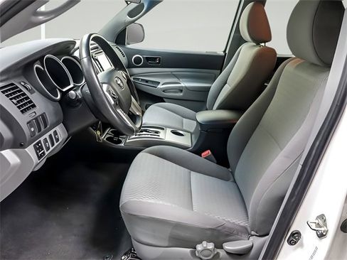 Used 2015 Toyota Tacoma 4x4 Double Cab w/ SR5 Package image 8