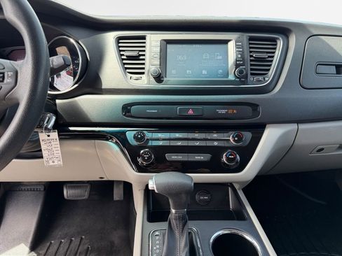 Used 2019 Kia Sedona LX FWD image 22