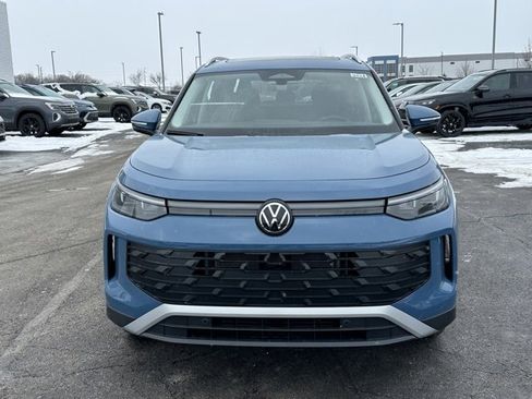 New 2026 Volkswagen Tiguan SE image 2