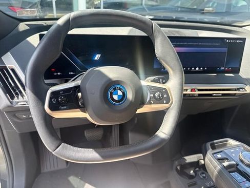 Used 2024 BMW iX xDrive50 w/ Sport Package AWD/4WD image 33