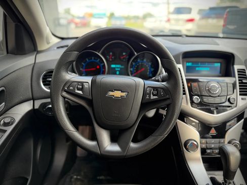 Used 2016 Chevrolet Cruze LT FWD image 9