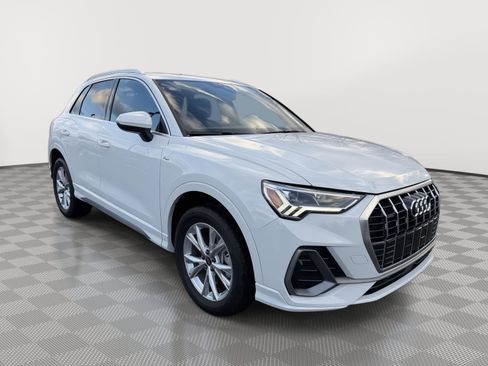 Used 2022 Audi Q3 2.0T Premium Plus w/ Premium Plus Package image 3