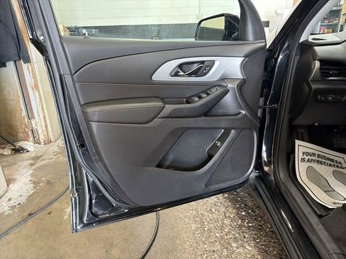 Used 2020 Chevrolet Traverse LT FWD image 13