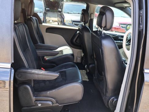 Used 2017 Dodge Grand Caravan SXT FWD image 24