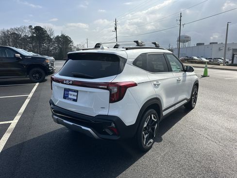 Used 2024 Kia Seltos SX w/ SX Sunroof Package image 6