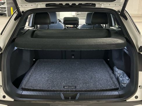 Used 2023 Volkswagen ID.4 Pro S Plus image 37