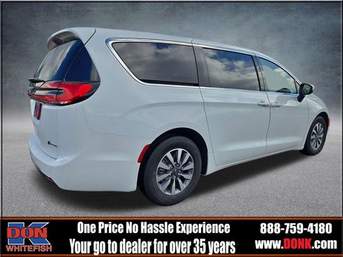 Used 2023 Chrysler Pacifica Touring-L FWD image 8