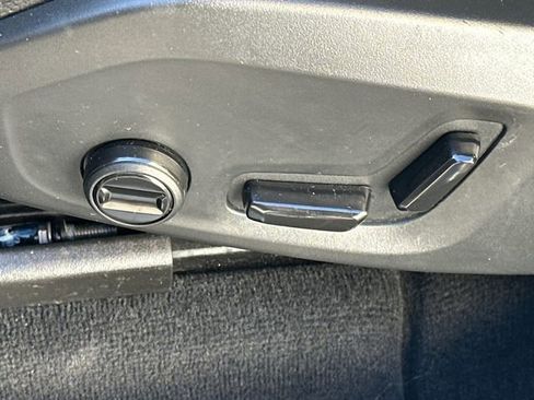 Used 2025 Volvo XC60 B5 Plus image 35