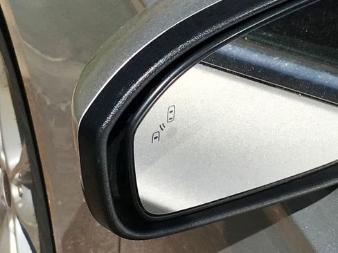 Used 2019 Ford Fusion SE FWD image 8