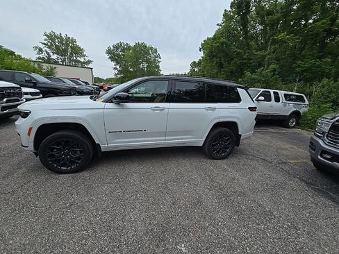 Used 2025 Jeep Grand Cherokee L Summit w/ Obsidian Package AWD/4WD image 3