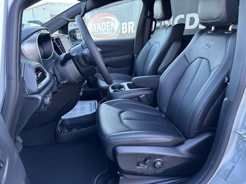 New 2026 Chrysler Pacifica Select image 22