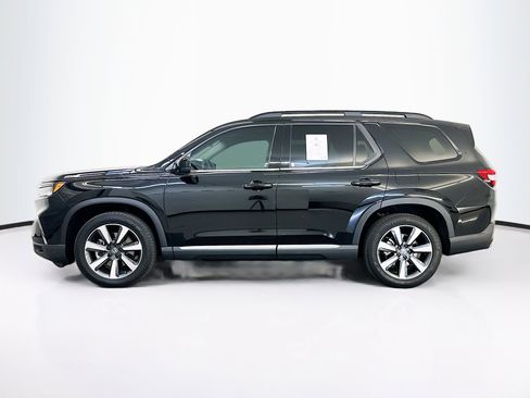 Used 2025 Honda Pilot Touring image 4