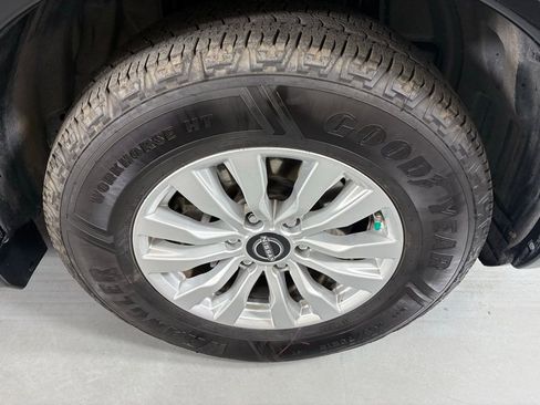 Used 2024 Nissan Armada SV image 10