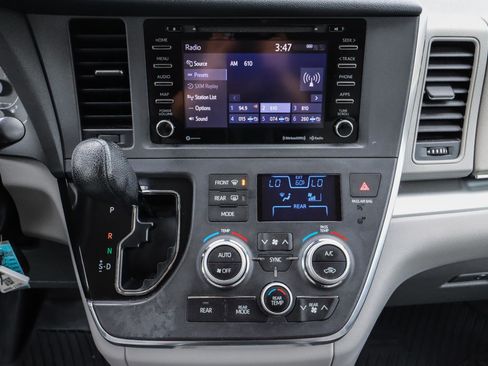 Used 2019 Toyota Sienna LE image 25
