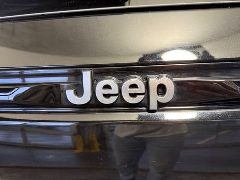 Certified 2023 Jeep Grand Cherokee Summit AWD/4WD image 9