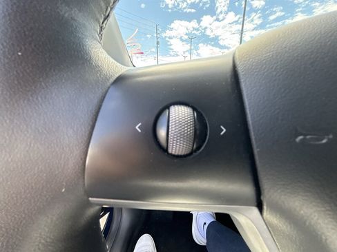 Used 2022 Tesla Model Y Performance AWD/4WD image 22