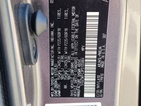 Used 2023 Toyota Sienna Limited image 28