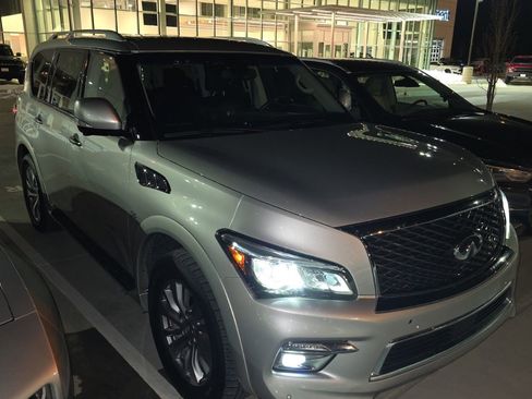 Used 2017 INFINITI QX80 4WD w/ Driver Assistance Package image 2