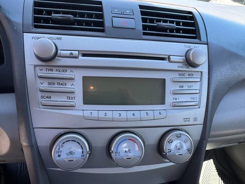 Used 2010 Toyota Camry LE image 22