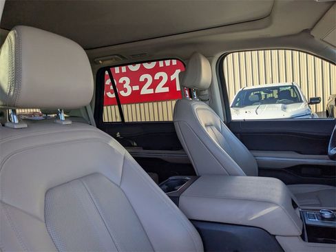 Used 2024 Ford Expedition Limited image 26