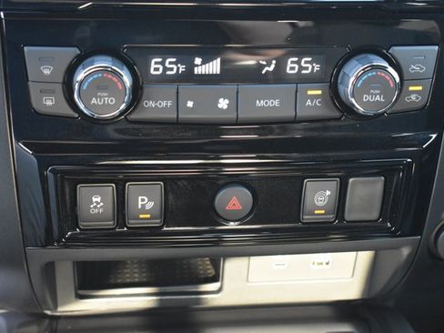 Used 2024 Nissan Titan SV w/ SV Bronze Edition Package RWD image 25
