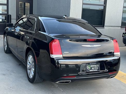 Used 2019 Chrysler 300 Limited w/ Safetytec Plus Group image 8