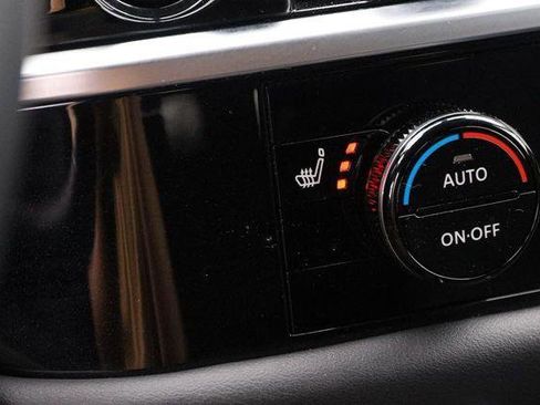 Used 2025 Nissan Pathfinder SV FWD image 21