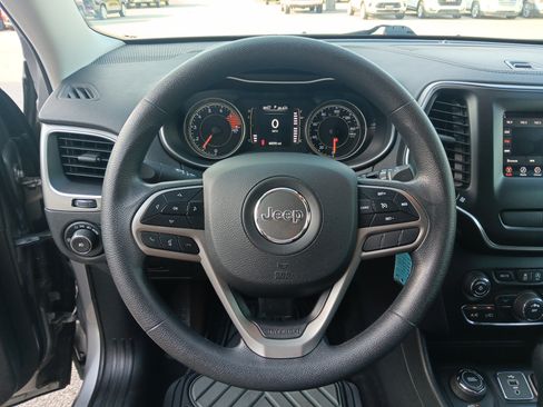 Used 2019 Jeep Cherokee Latitude w/ Popular Appearance Group AWD/4WD image 14