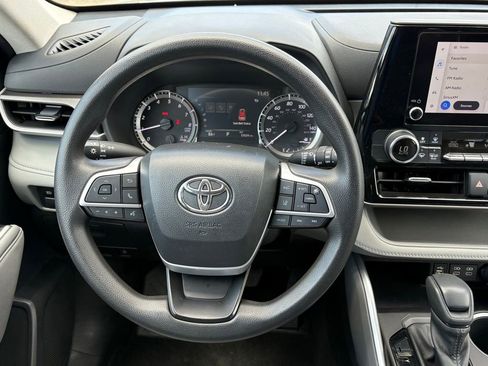 Used 2023 Toyota Highlander L FWD image 18