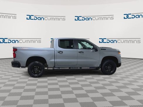 Used 2025 Chevrolet Silverado 1500 Custom Trail Boss w/ LPO, Dark Essentials Package AWD/4WD image 2