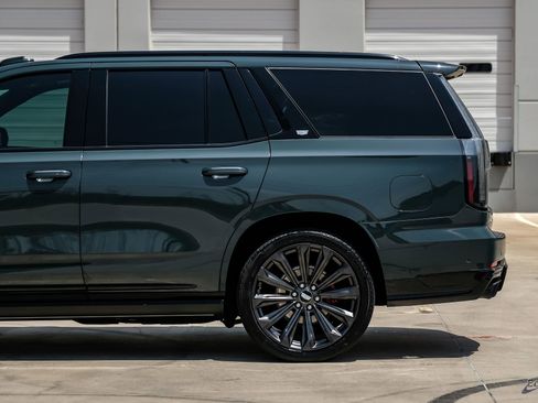 Used 2025 Cadillac Escalade V AWD/4WD image 8