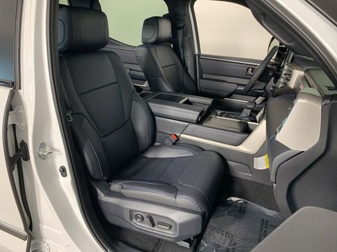 New 2026 Toyota Tundra Platinum w/ TRD Off-Road Package AWD/4WD image 40