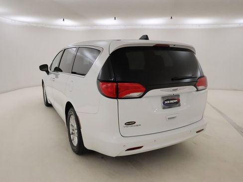 Used 2022 Chrysler Voyager LX image 27