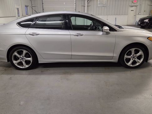 Used 2013 Ford Fusion SE FWD image 9