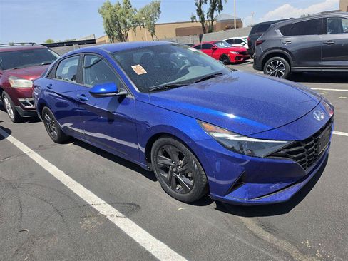 Used 2021 Hyundai Elantra SEL FWD image 3