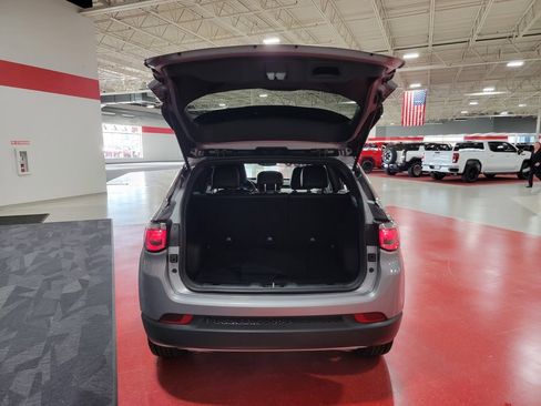 Used 2023 Jeep Compass Limited image 6