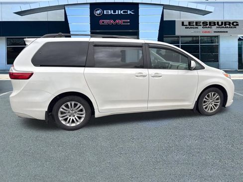 Used 2015 Toyota Sienna XLE image 8